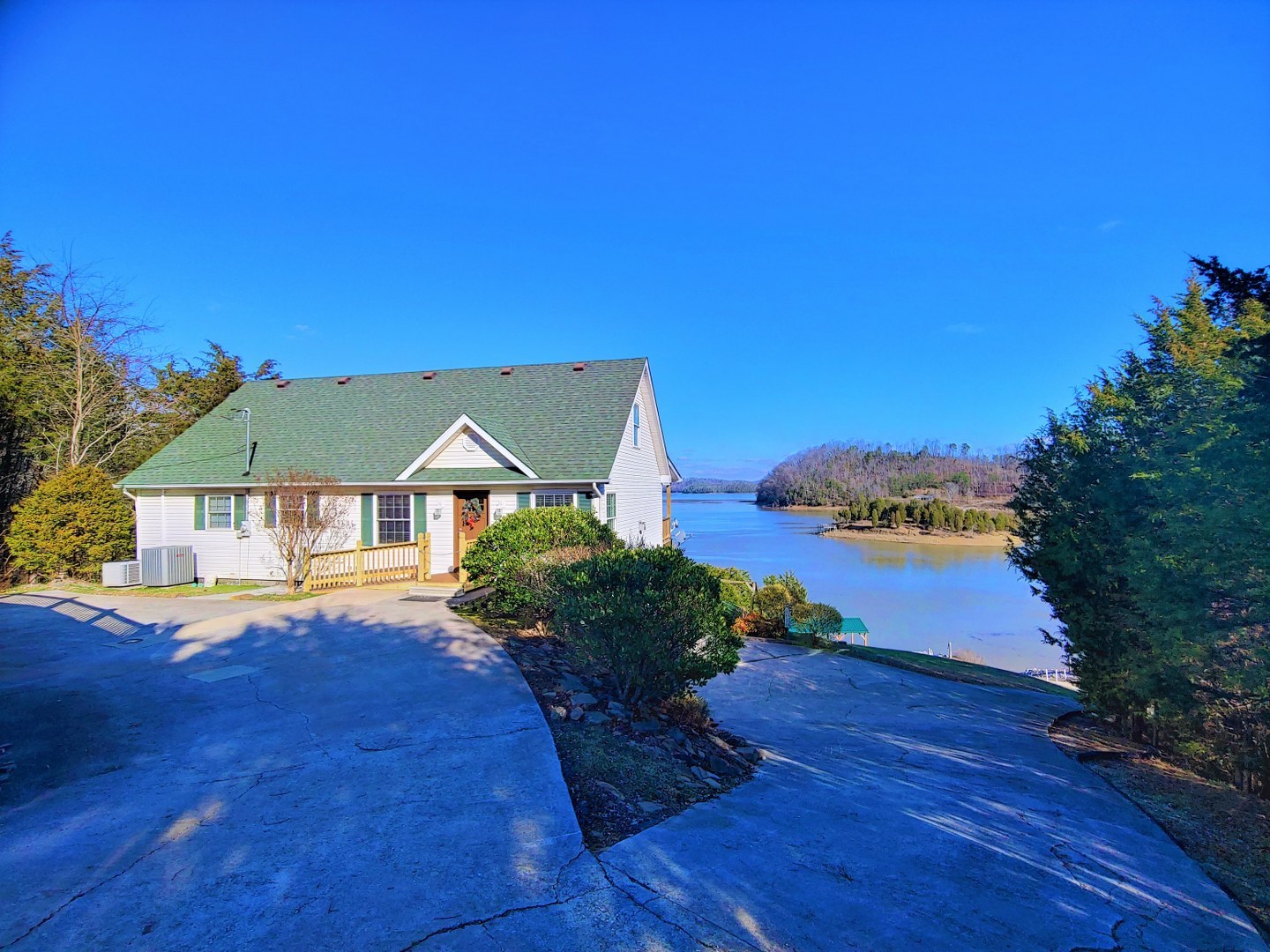 Tennessee Lake Douglas Accessible Rental Home